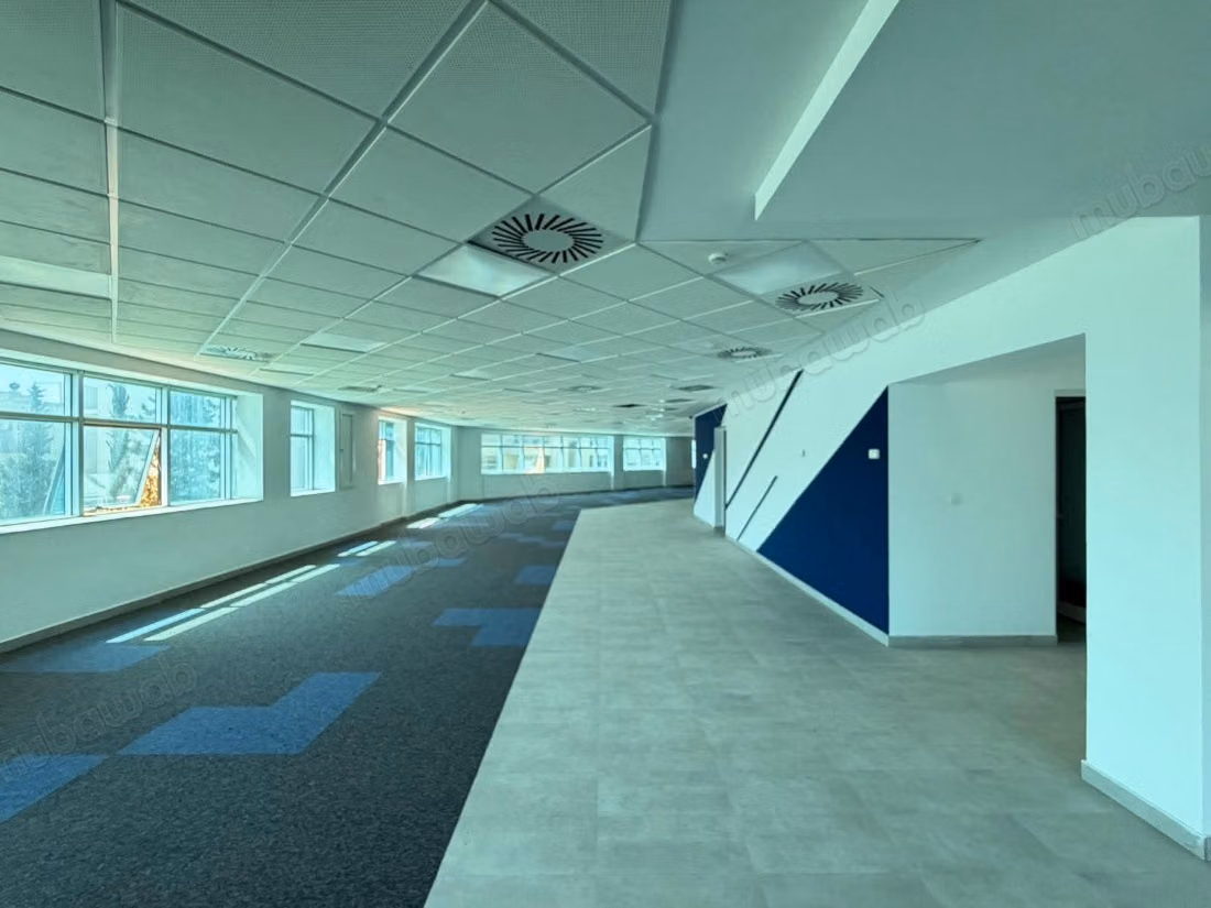 À louer plateaux modulables 450 m² et 1 000 m² au Lac 2