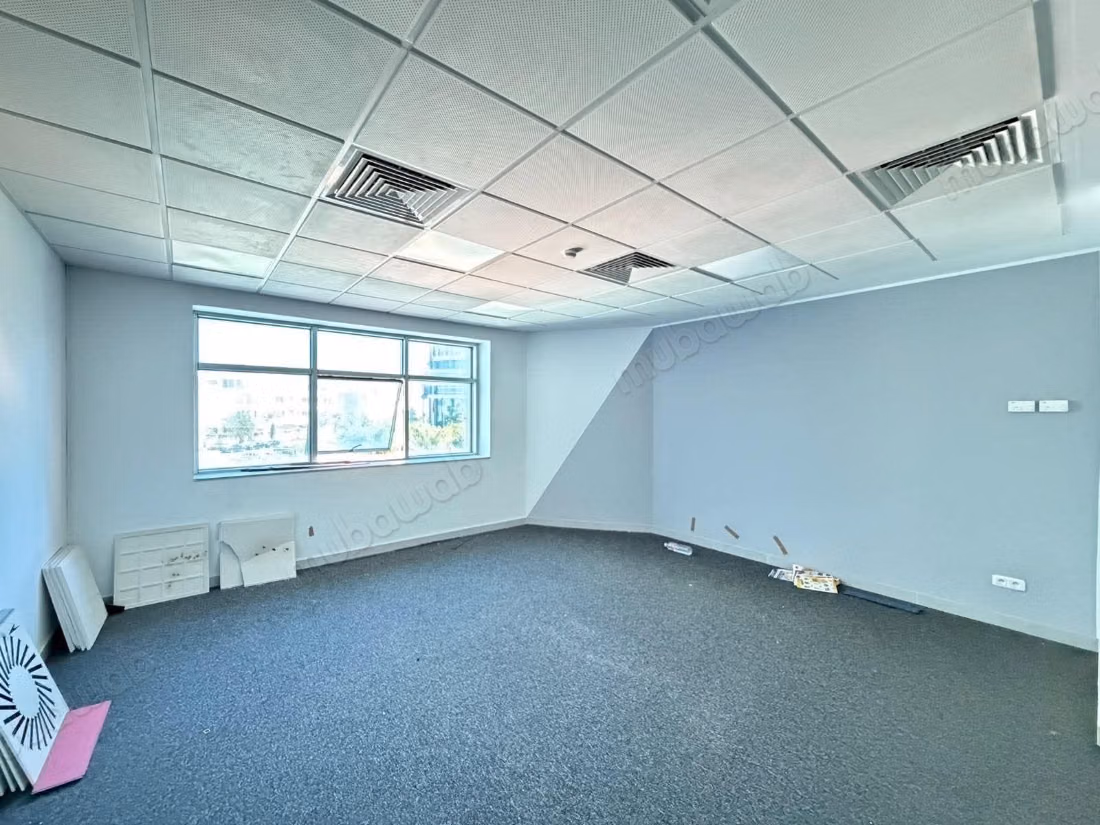 À louer plateaux modulables 450 m² et 1 000 m² au Lac 2
