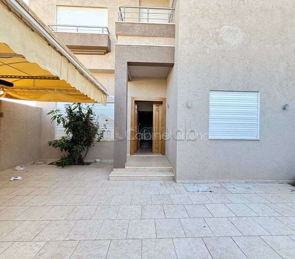 A louer Triplex à La Soukra