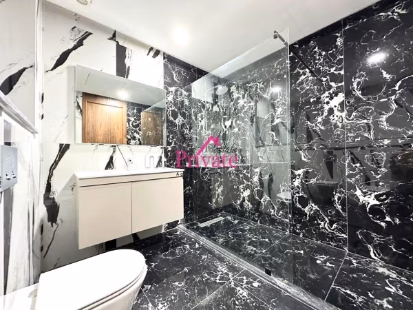 Bellissimo appartamento in affitto a Centre. 4 ampi locali. Con ascensore e terrazzo