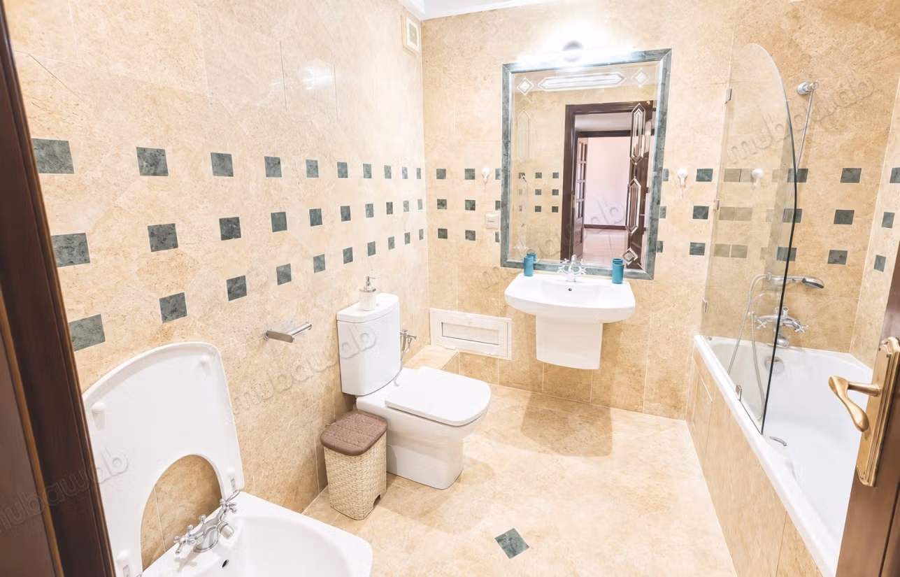 Se alquila este piso en Riviera. 3 hermosas habitaciones. Armarios