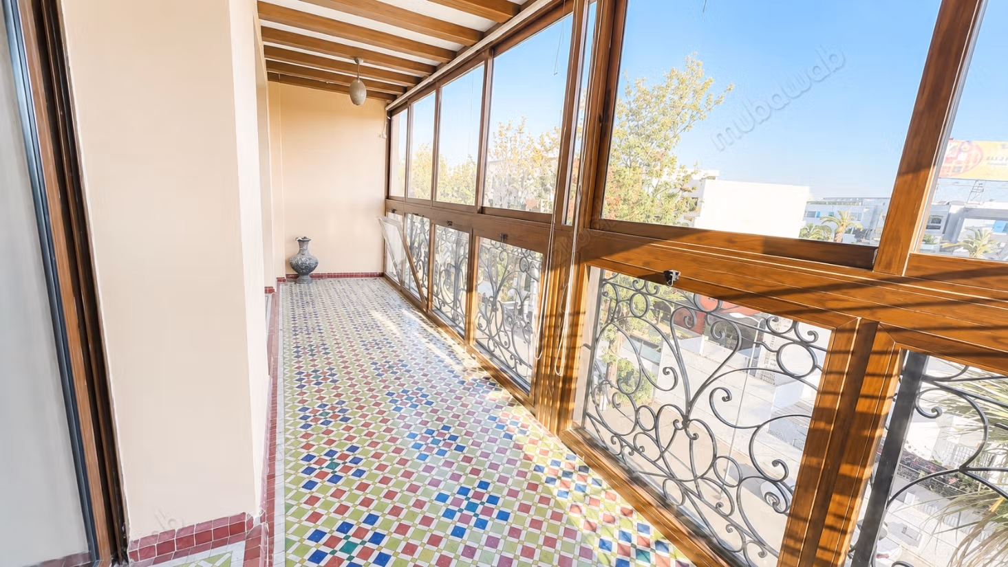 Se alquila este piso en Riviera. 3 hermosas habitaciones. Armarios