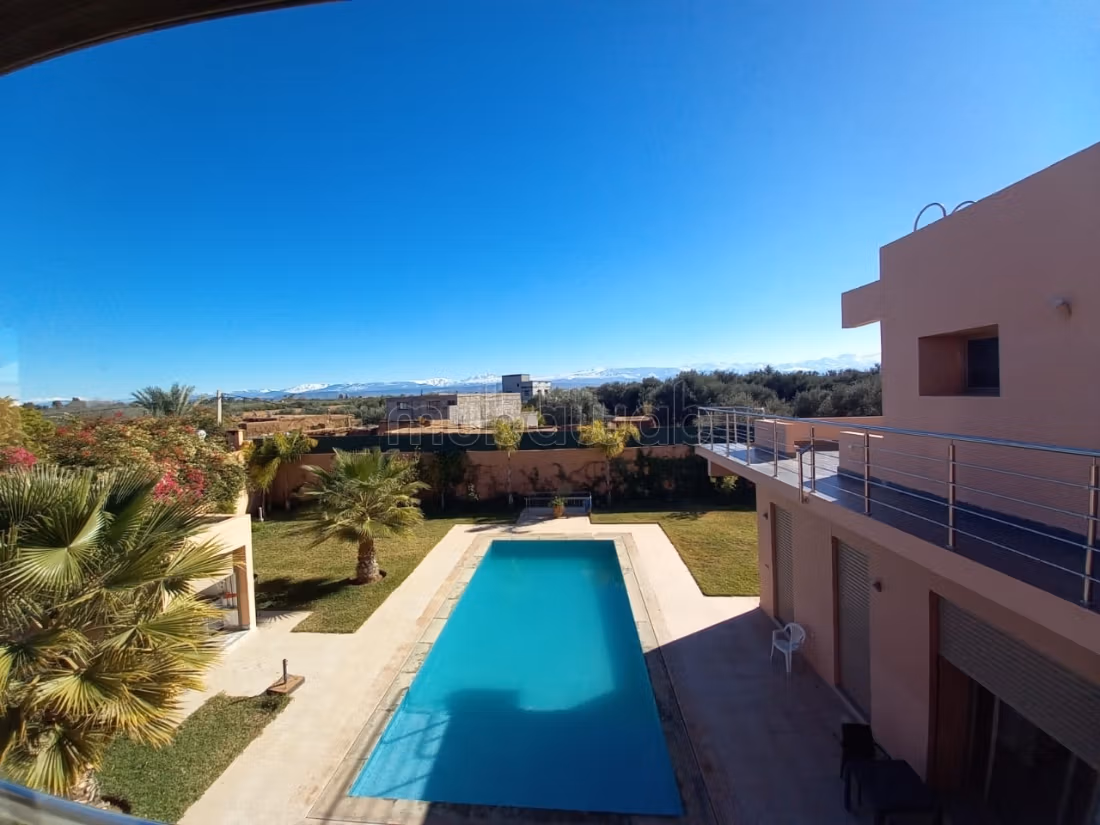 Belle villa de compagne avec piscine sur 5000m²