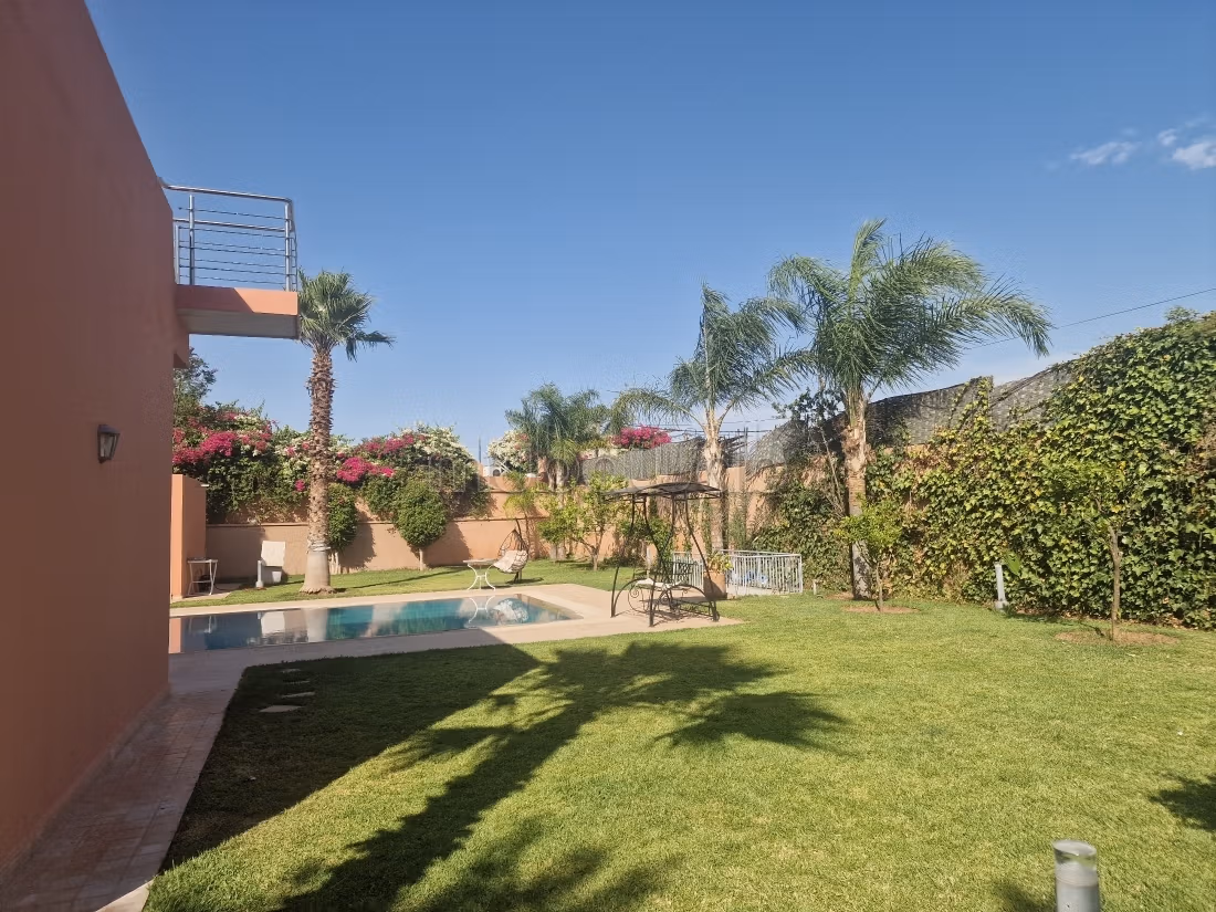 Belle villa de compagne avec piscine sur 5000m²