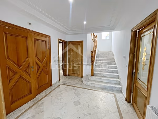 Fabulous villa for rent in Les Berges Du Lac 2. Area 1 m². Dressing room