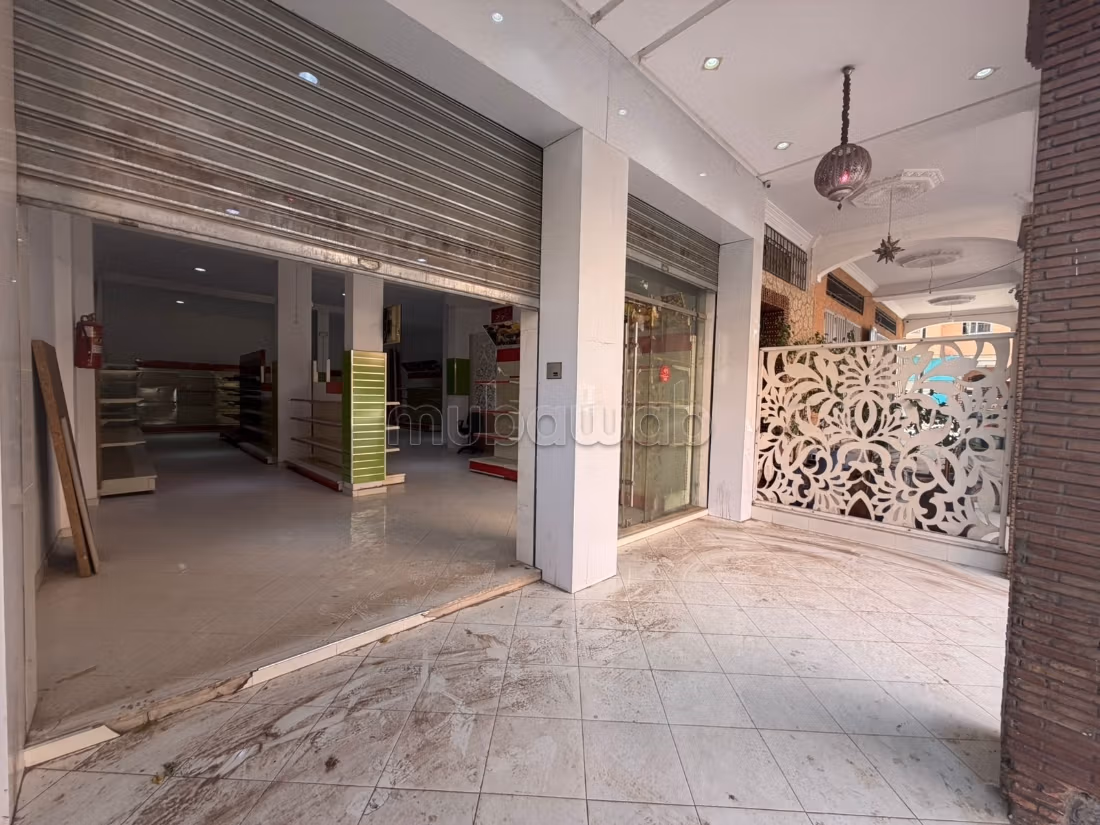 Local commercial 150m² 20m² terrasse