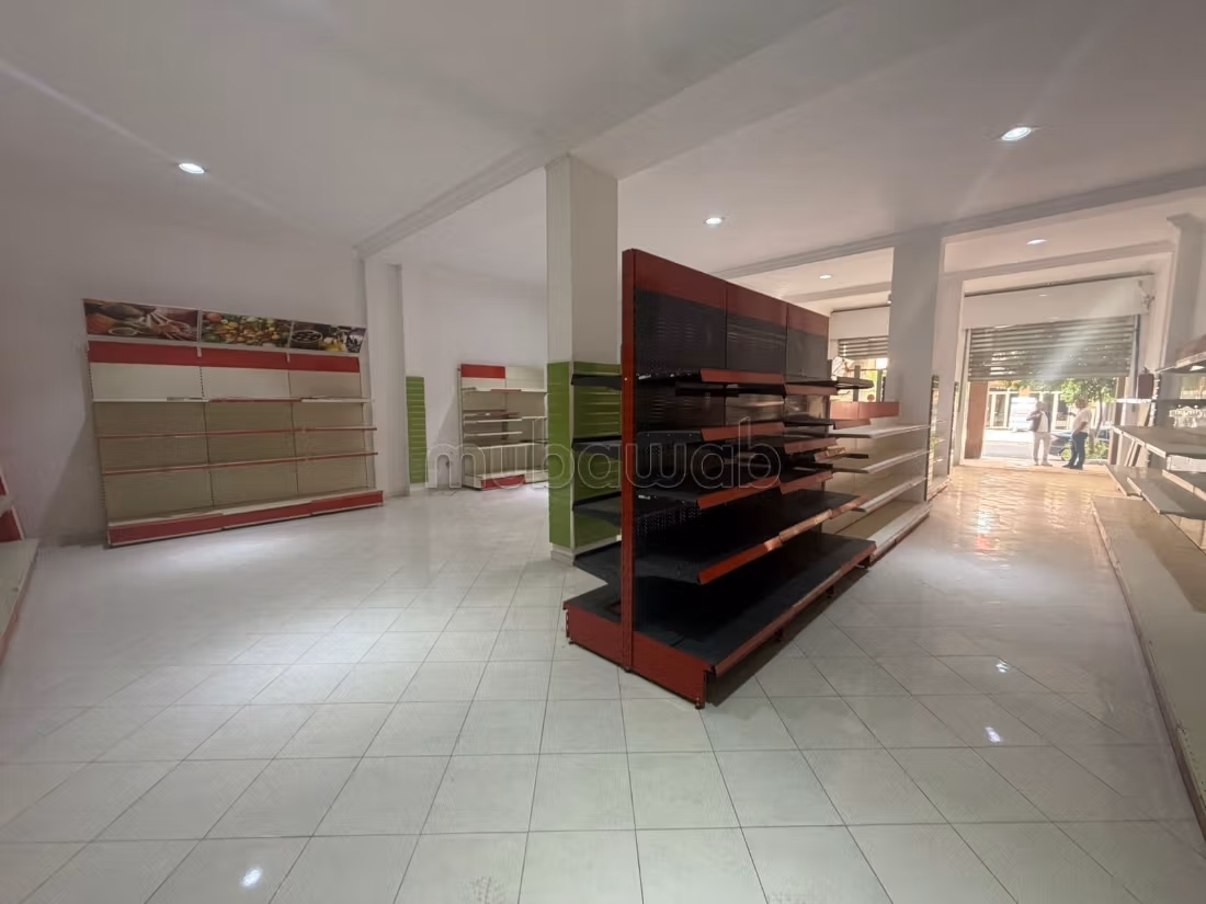 Local commercial 150m² 20m² terrasse