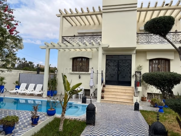 Luxury house for rent in Route Casablanca. Large area 500 m². Dressing room