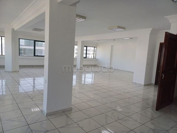 Ufficio da affittare a Centre Ville. Superficie di 100 m². Porta blindata, servizio di sicurezza