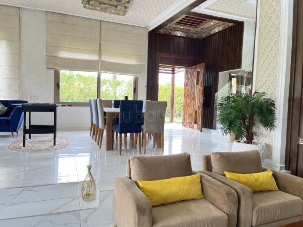 Villa's en luxe woningen om te kopen in Route de Tahanaout. Totale oppervlakte 286 m². Garage en terras