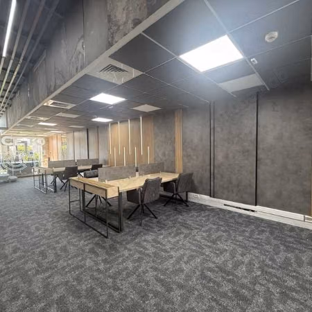 Ufficio disponibile in affitto a Anfa. Superficie totale 285 m². Giardino e posto auto