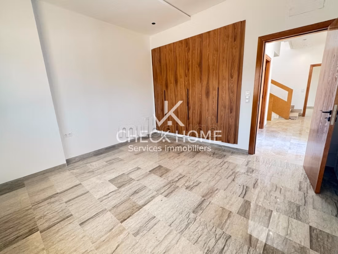 A vendre Villa S5 à Hammamet 3min de la plage titre bleu