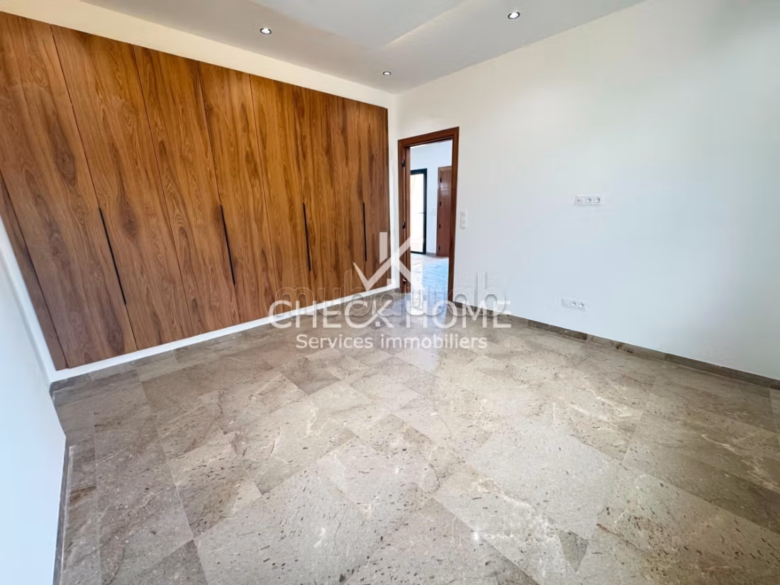 A vendre Villa S5 à Hammamet 3min de la plage titre bleu