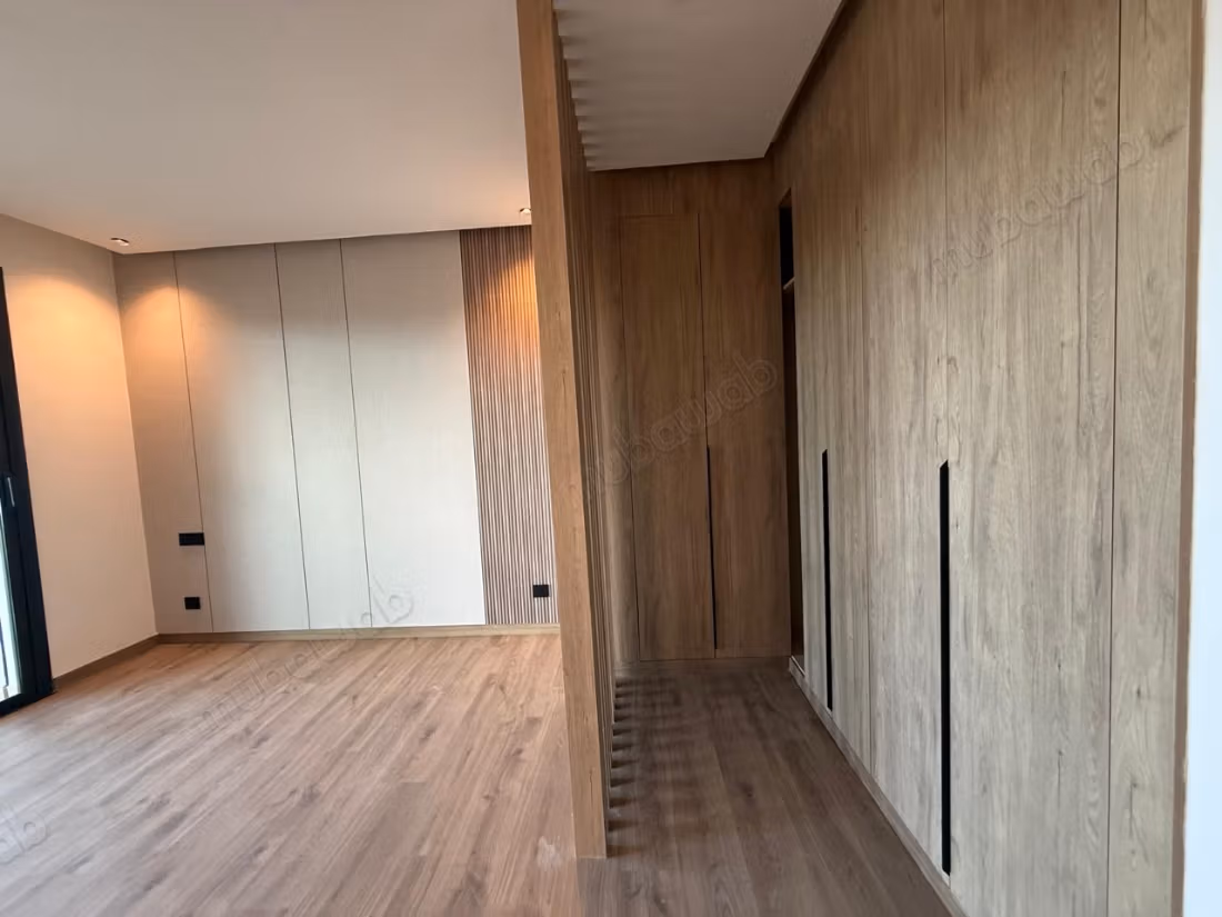 Magnificent villa for rent in Riyad. 7 large rooms. Double glazed windows and central heating