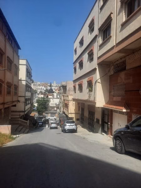 Koophuizen beschikbaar in Bel Air Val fleuri. Totale oppervlakte 120 m². Marokkaanse woonkamer, beveiligingsyssteem