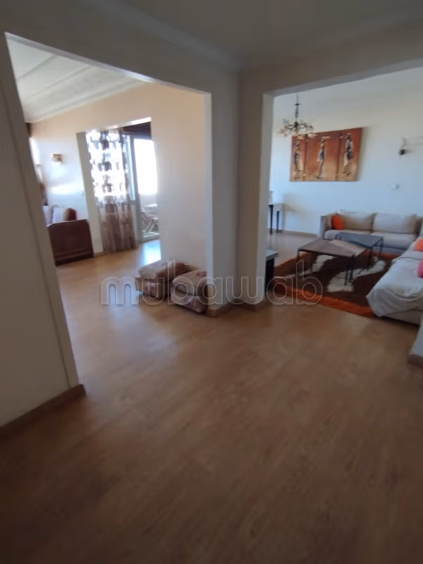 Affitto di uno splendido appartamento a Racine Extension. Superficie di 220 m². Arredato
