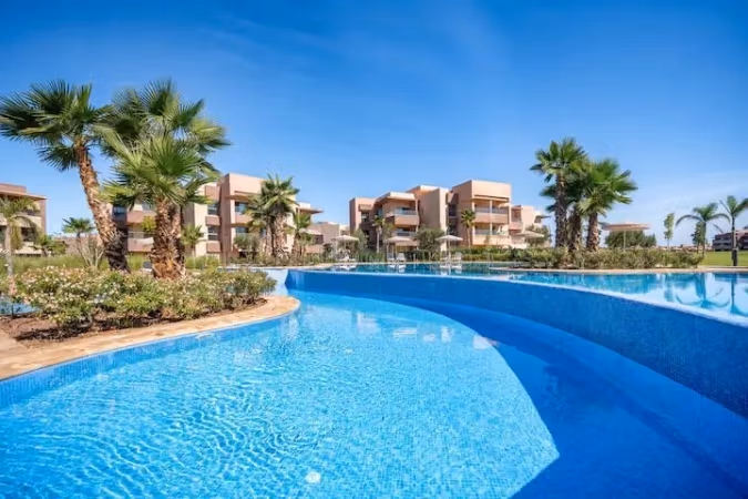 Te koop: villa's en luxe woningen in Route de Tahanaout. Totale oppervlakte 250 m². Volledig gemeubileerd