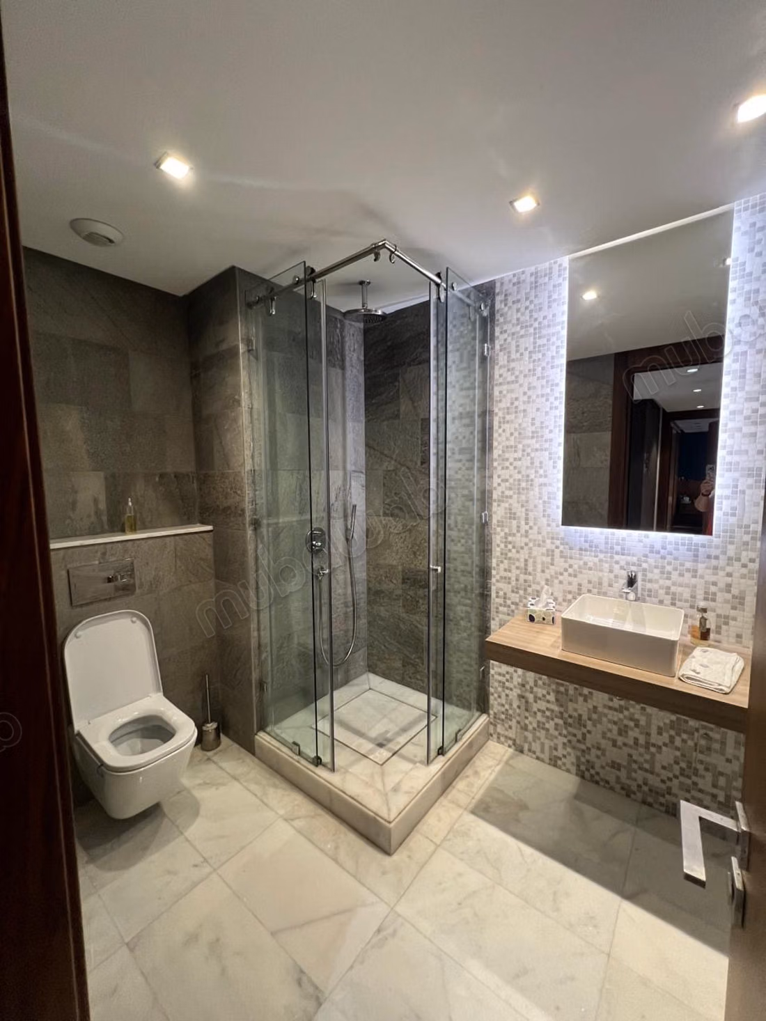 Appartement trois chambres meublé à louer 
CFC