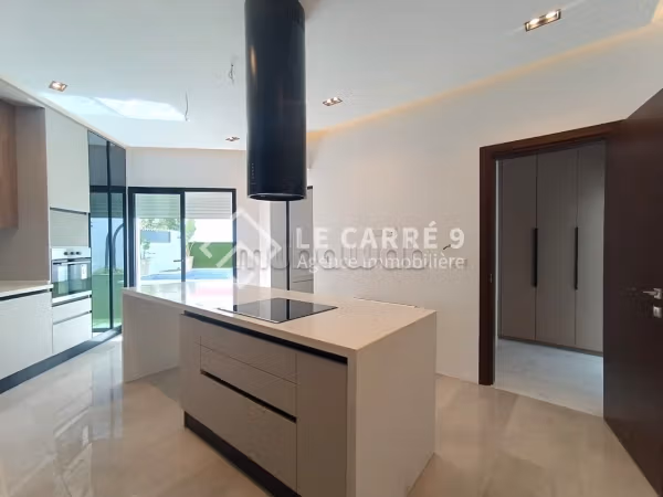 Lovely apartment for rent in Les Berges Du Lac 2. Area 300 m². Garage and terrace