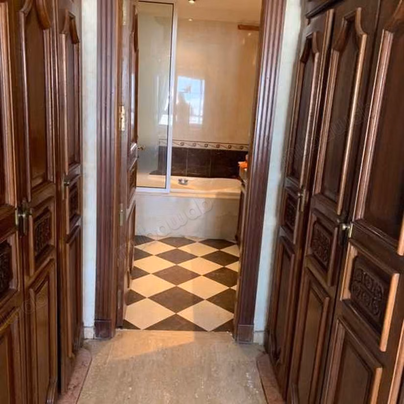 Sale of a lovely apartment in Triangle d'Or. 4 rooms. Lift and garage