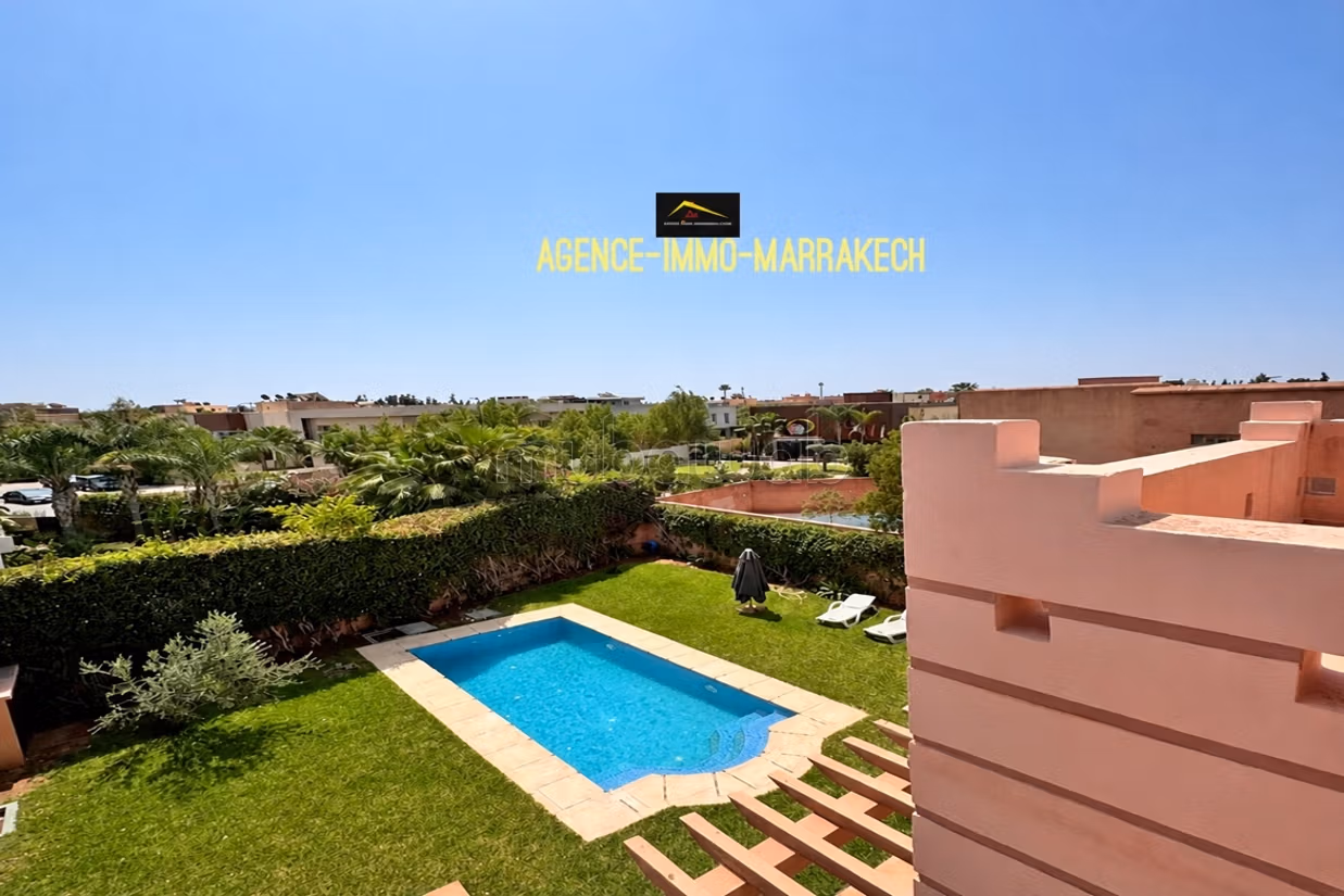 Villa en 3 niveaux avec piscine, 6 chambres 570 m²