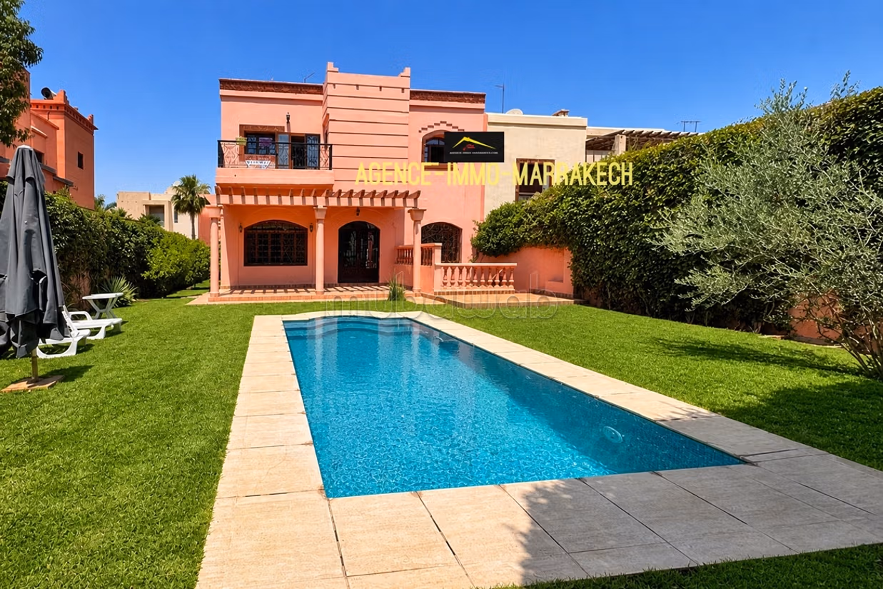 Villa en 3 niveaux avec piscine, 6 chambres 570 m²