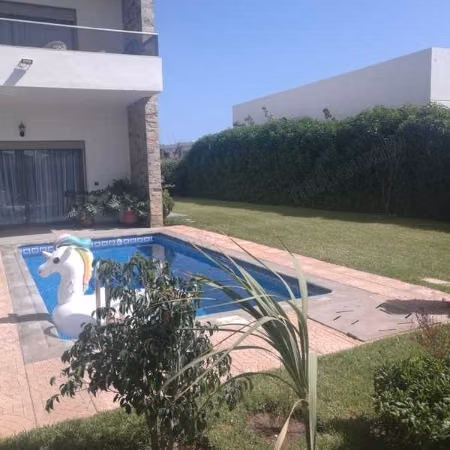 Suntuosa villa en venta. Gran superficie 347 m². Climatización general