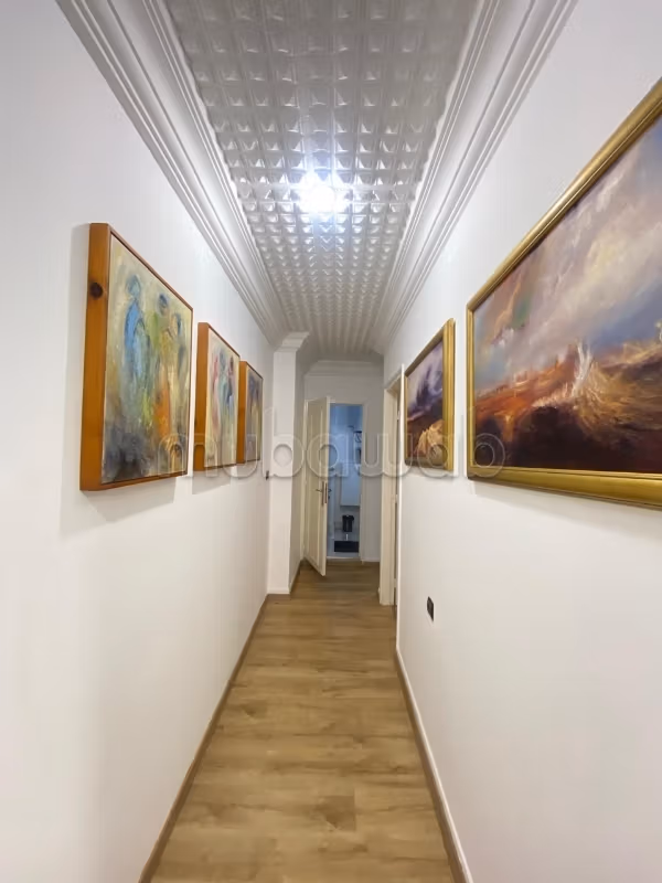 Affitta il tuo appartamento a Centre. Superficie di 90 m². Arredato