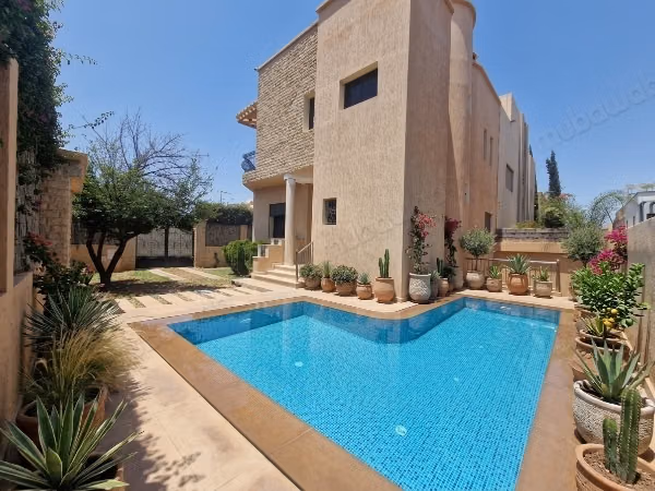 Coquette villa avec piscine proche carrefour Targa