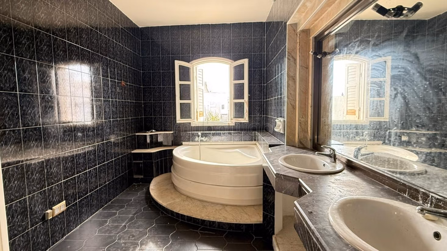 Villa S6 de 600 m2 à Menzah 8