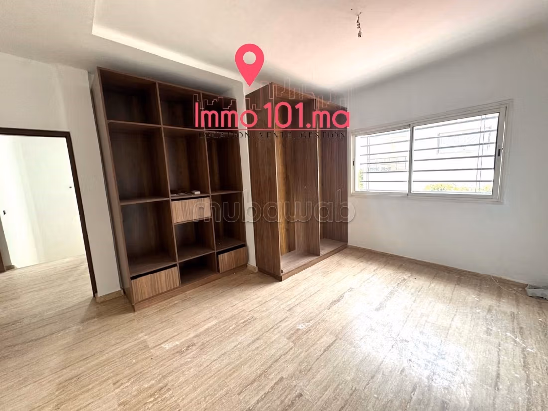 Villa's en luxe woningen kopen in Riyad. 4 Kamers. Verstevigde deur en satellietschotel