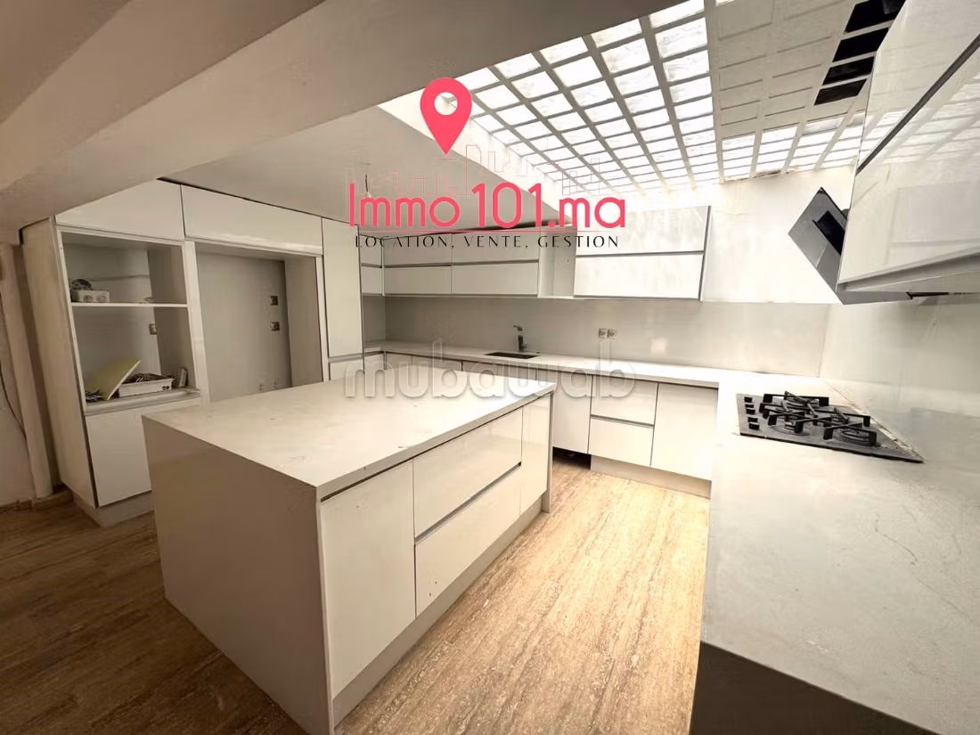 Villa's en luxe woningen kopen in Riyad. 4 Kamers. Verstevigde deur en satellietschotel