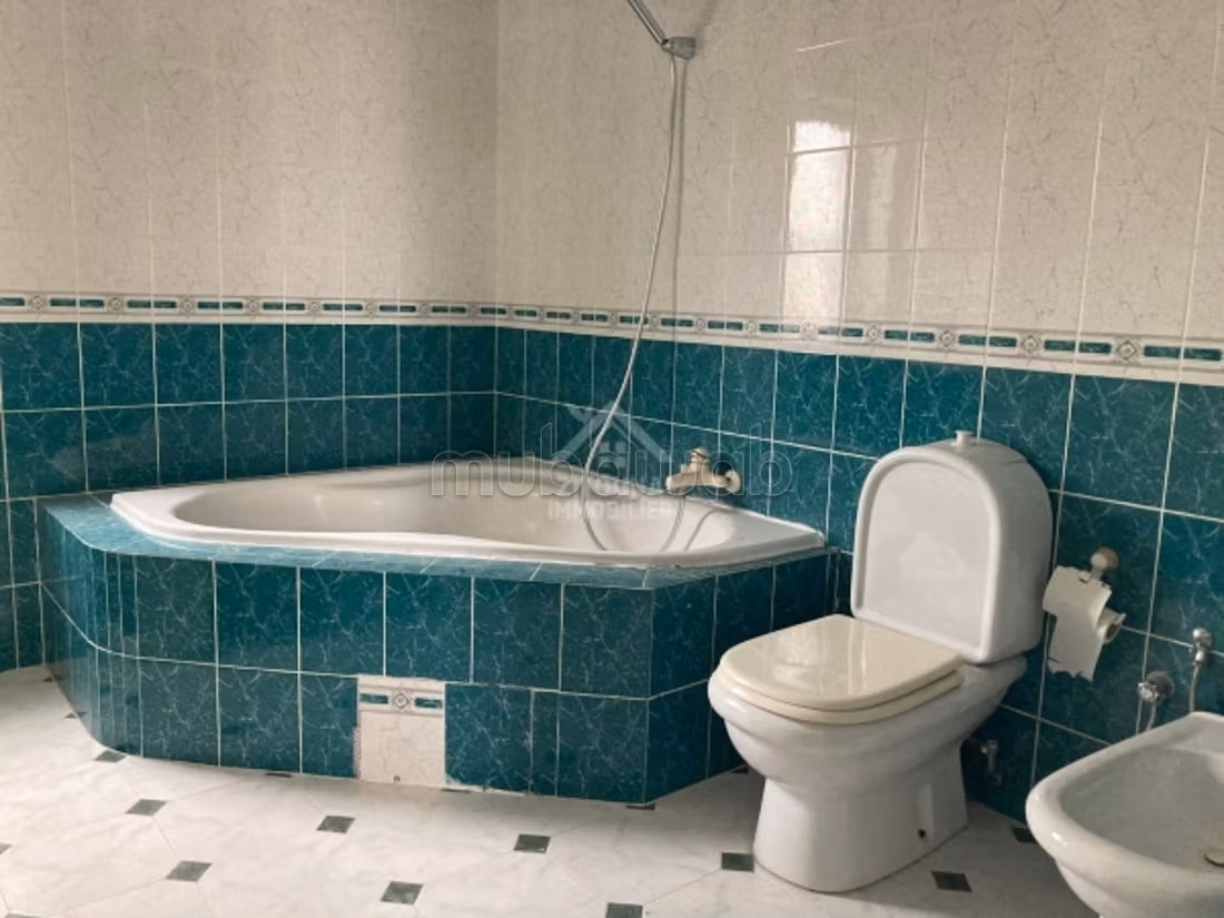 Maestosa residenza di lusso in affitto a La Marsa. 4 belle camere da letto. Garage e terrazzo