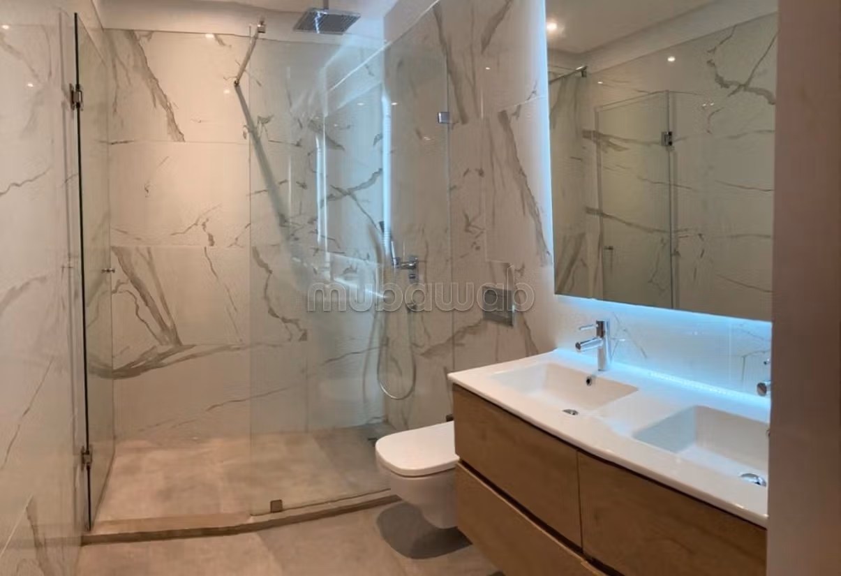 Bellissimo appartamento in affitto a Les princesses. Superficie 160 m². Ascensore e terrazzo