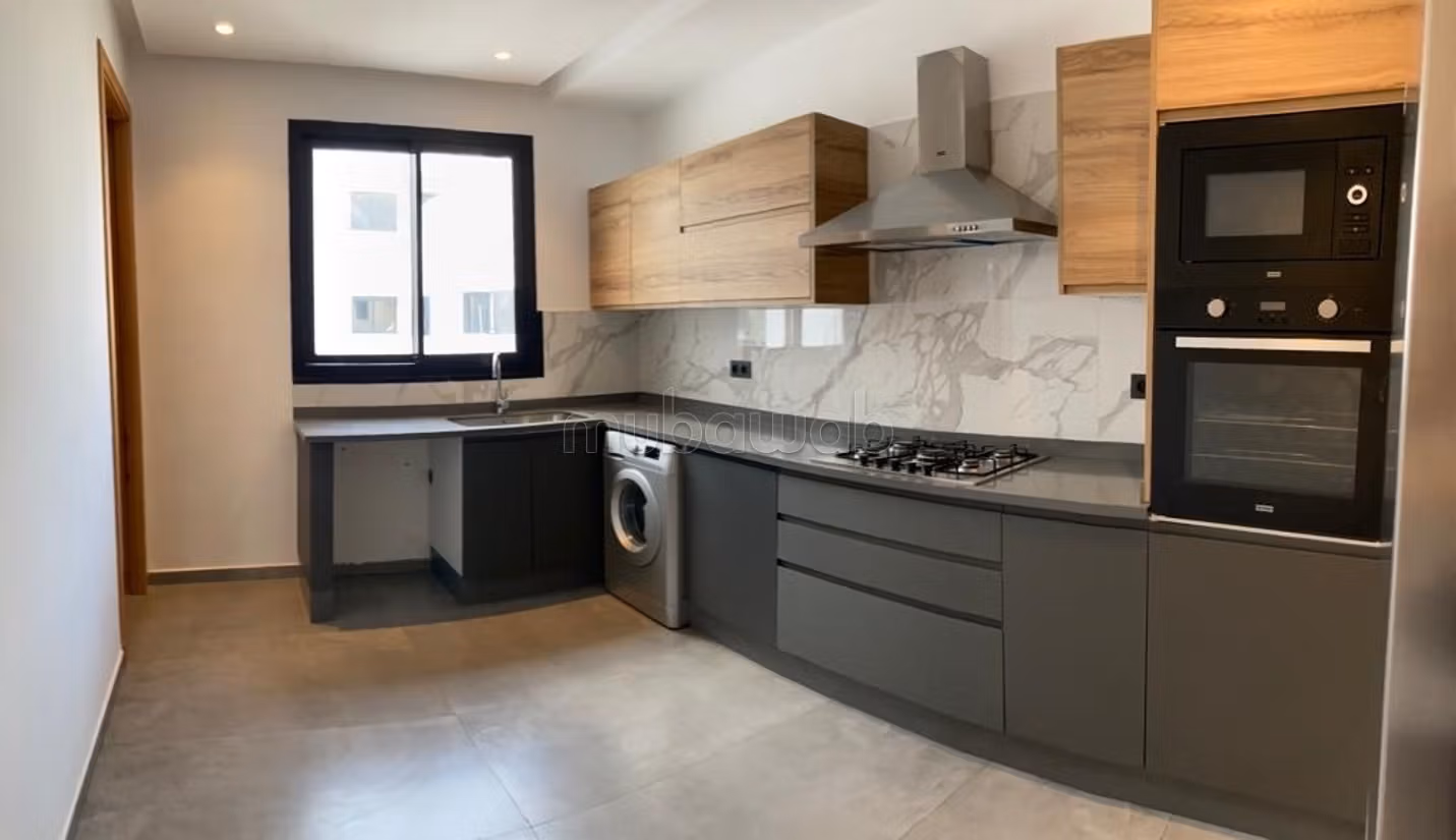 Bellissimo appartamento in affitto a Les princesses. Superficie 160 m². Ascensore e terrazzo