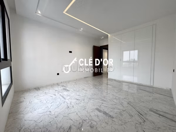 Bellissimo appartamento in affitto a Les Jardins de Carthage. Superficie totale 1 m². Finestre con doppi vetri e porta blindata