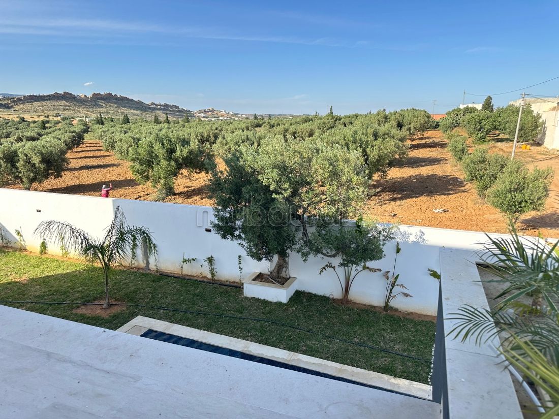 Villa de style moderne en cours de finition