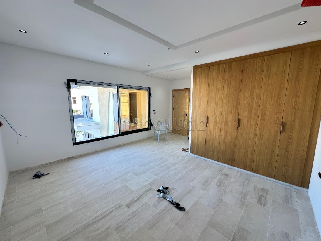 Villa de style moderne en cours de finition