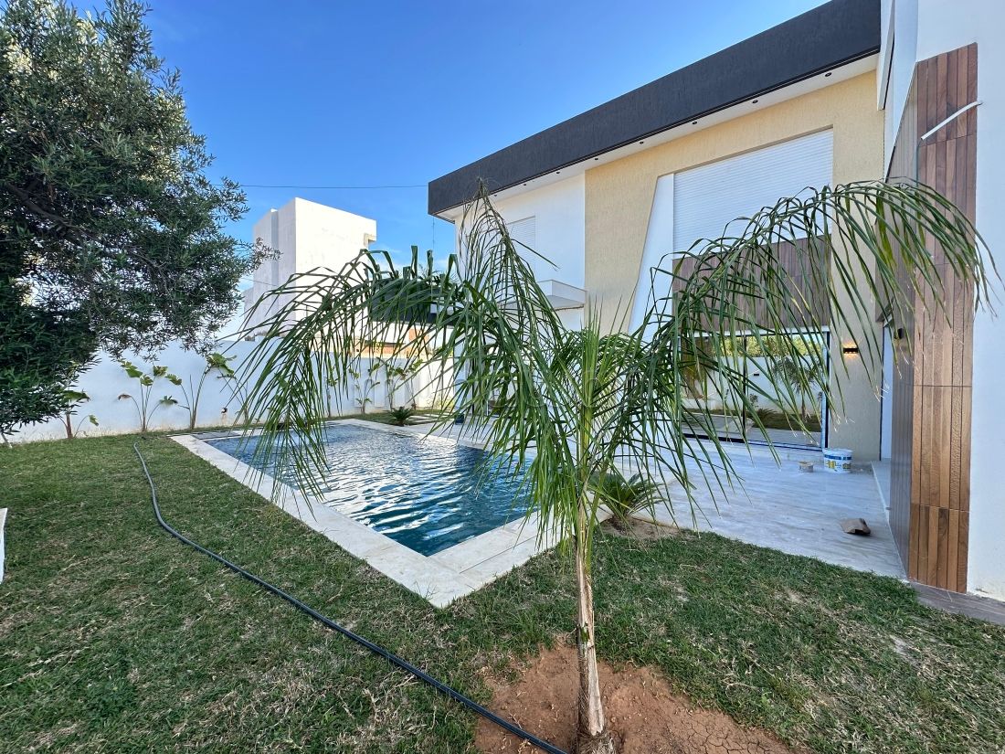 Villa de style moderne en cours de finition