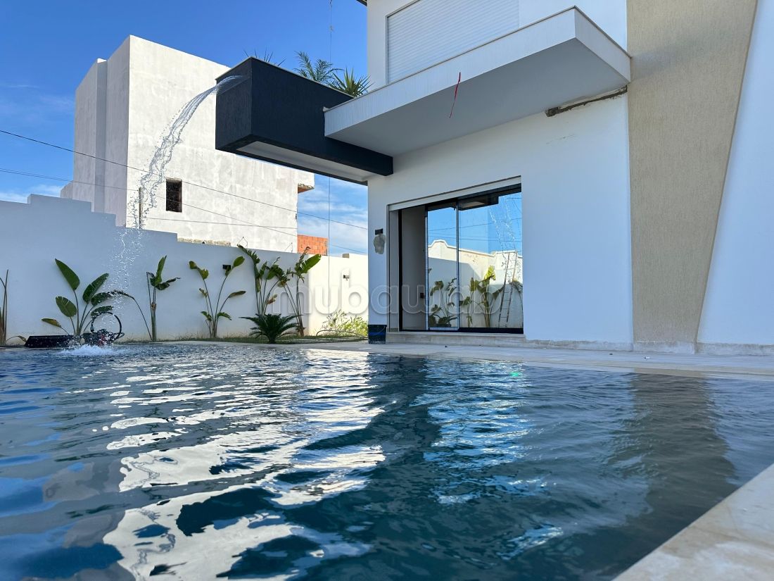 Villa de style moderne en cours de finition