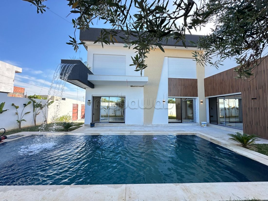 Villa de style moderne en cours de finition