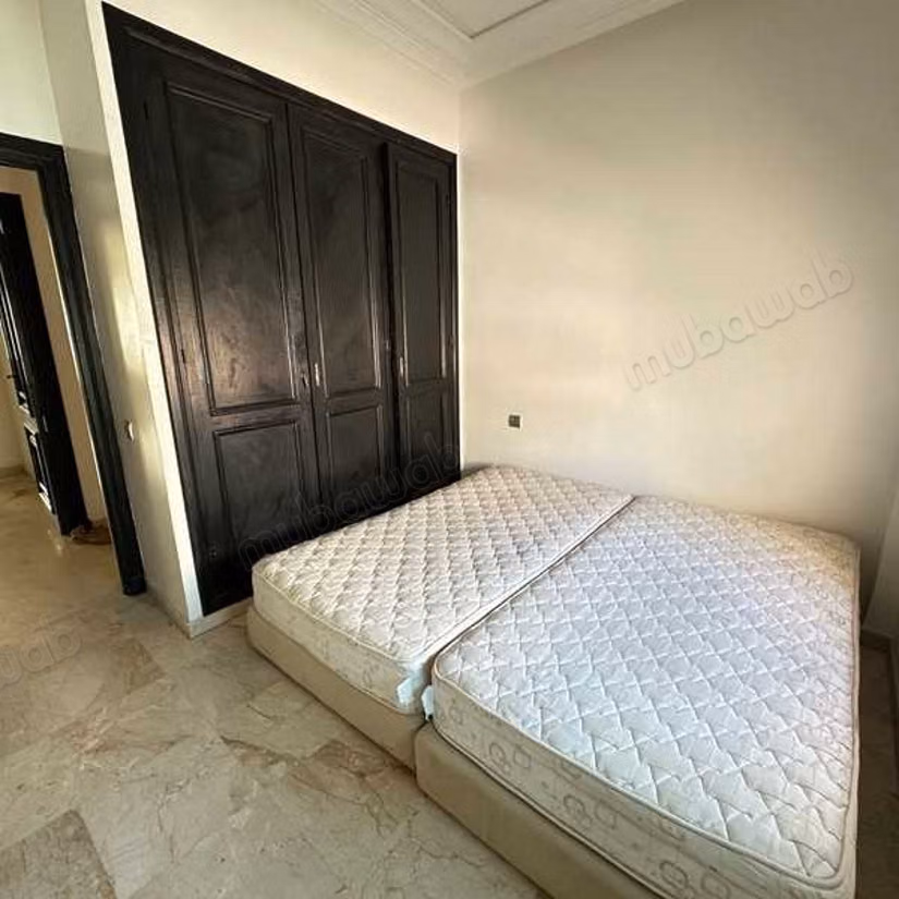Find an apartment to buy in Les Hôpitaux. Surface area 126 m². Lift and parking