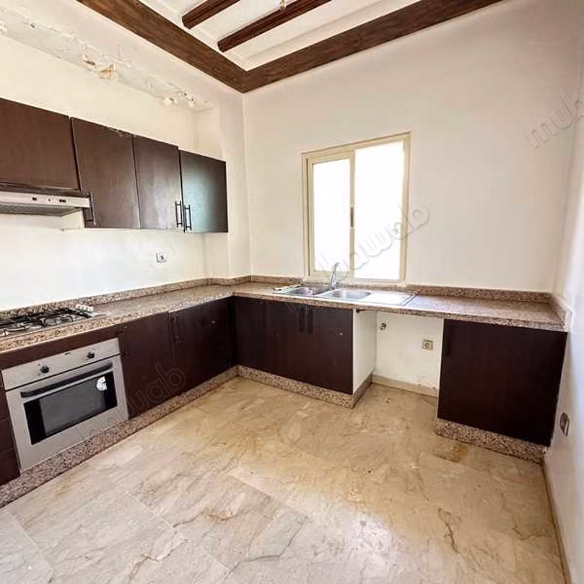 Find an apartment to buy in Les Hôpitaux. Surface area 126 m². Lift and parking