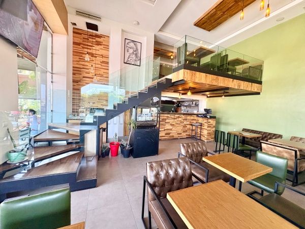 Oficinas y locales comerciales en venta en Hay Mohammadi. Area 203 m². Aire condicionado