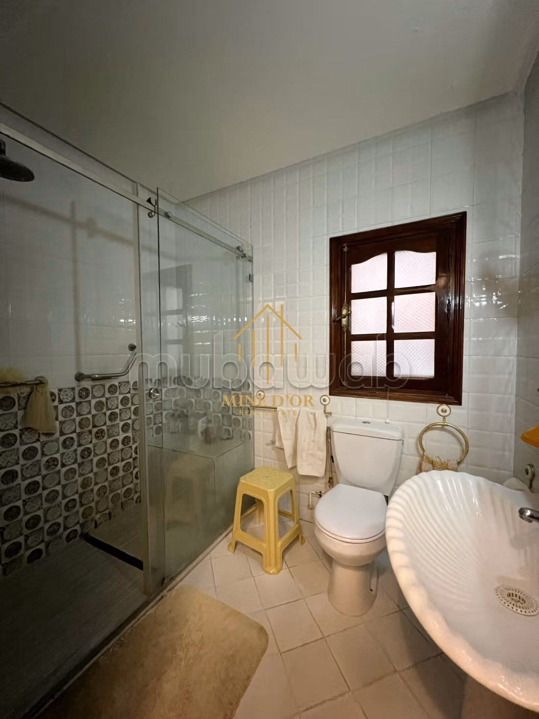 Location villa sur artère principale à El Menzah 9