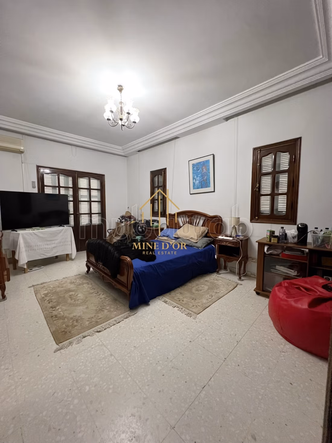 Location villa sur artère principale à El Menzah 9