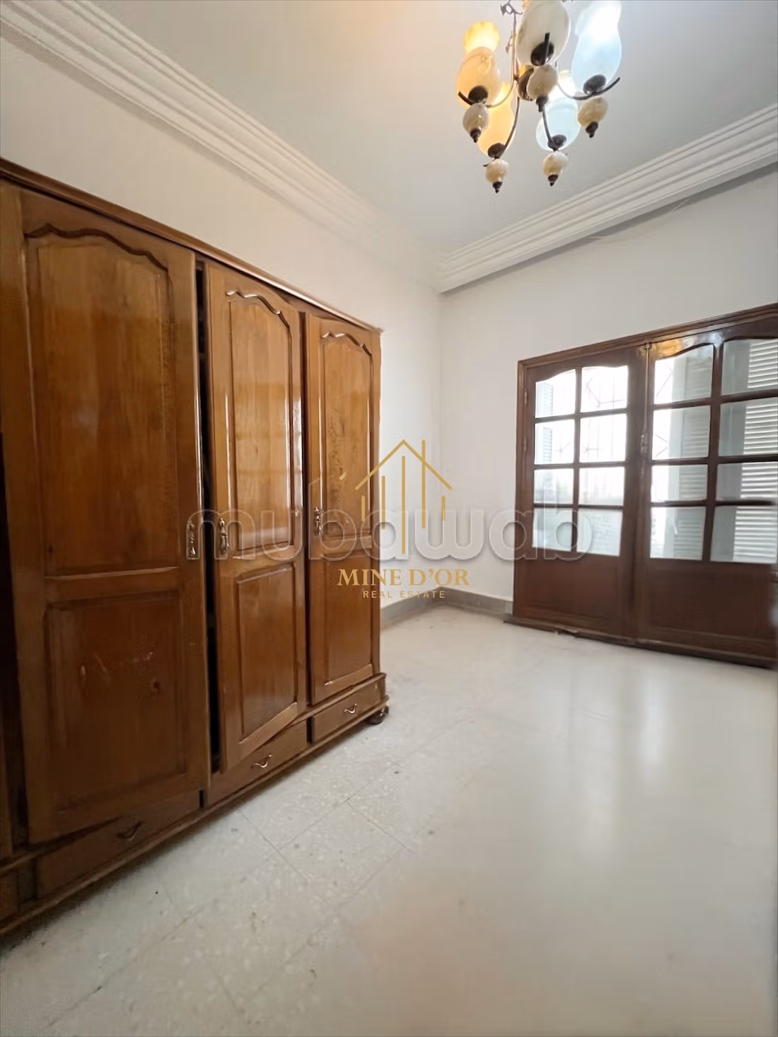 Location villa sur artère principale à El Menzah 9