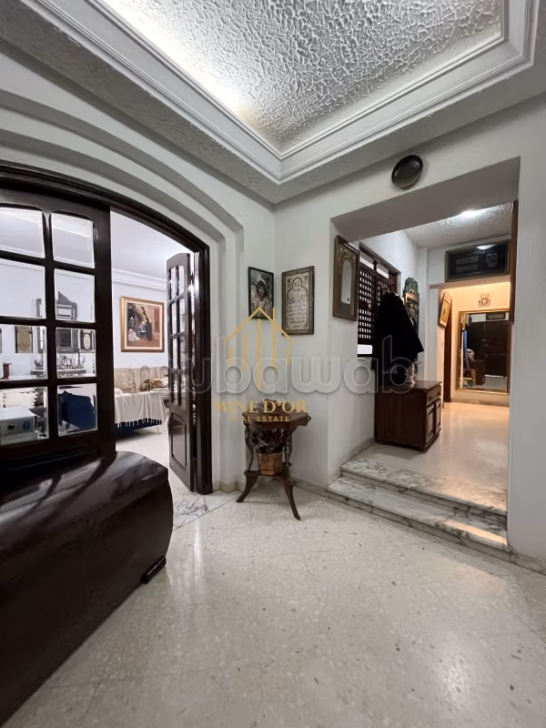 Location villa sur artère principale à El Menzah 9