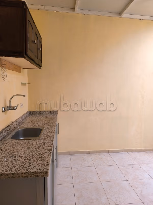 Affitto di un bellissimo appartamento a Bouaakkaz. Superficie totale 55 m²