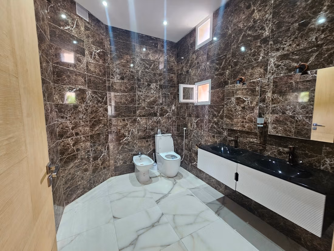 Suntuosa villa en alquiler en Hay Targa. 5 dormitorios. Bien amueblado